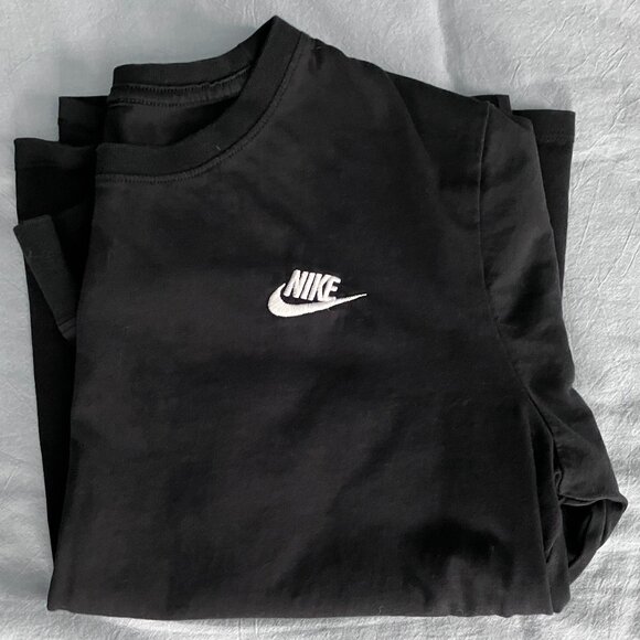 The Nike Tee Tops - Women's Black Nike Sportswear LONG SLEEVE Tee Size Large